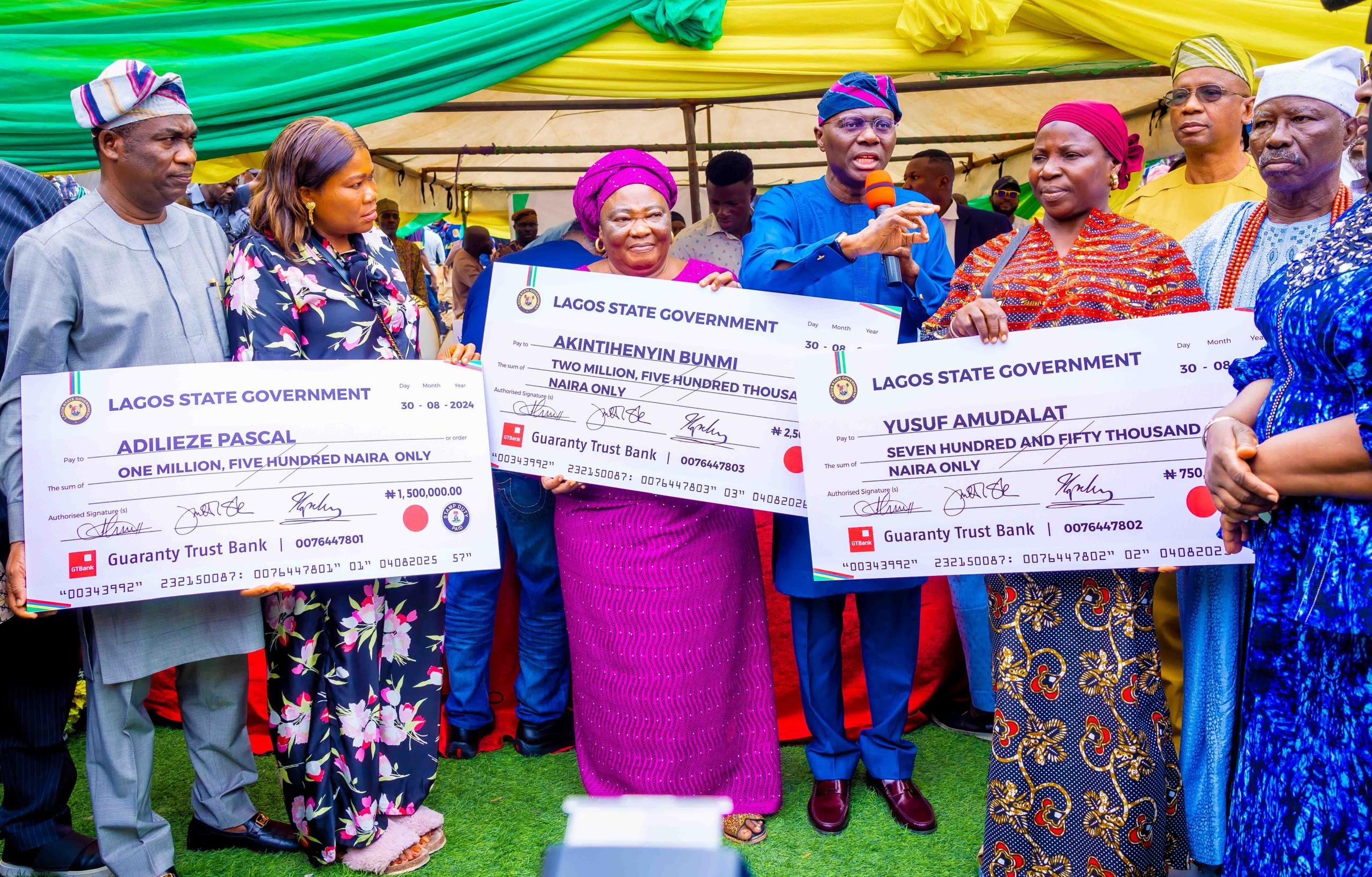 SANWO-OLU PAYS COMPENSATION TO VICTIMS OF DOCEMO FIRE INCIDENT